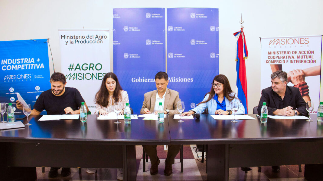 MI-PRIMERA-EXPORTACION-FIRMA-1 (1) Misiones lanza el programa “Mi Primera Exportación” para abrir mercados internacionales